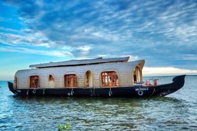 "houseboat" picture