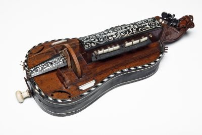 hurdy-gurdy とは？ | Lingoland 英和辞典