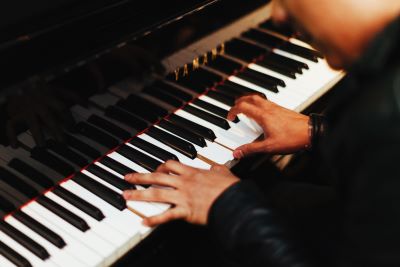 "keyboardist" picture