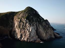 What does promontory mean? | Lingoland English-English Dictionary