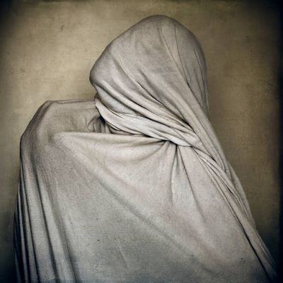 Shrout Examples What does shroud mean? | Lingoland English-English Dictionary